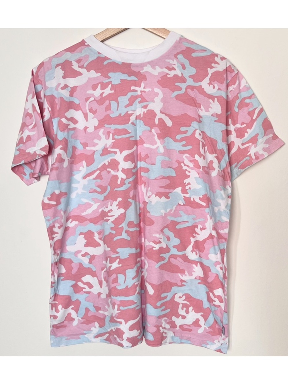 Kylie • M • Baby Pink Blue White Camo Short Sleeve T Shirt Crewneck Tee Cotton
